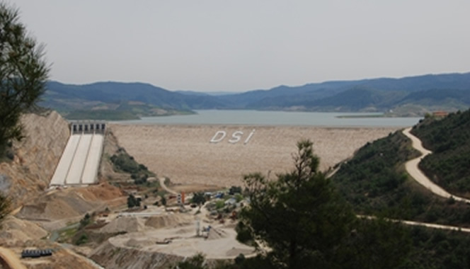 Gördes Barajı Tamamen Boşaltılıyor